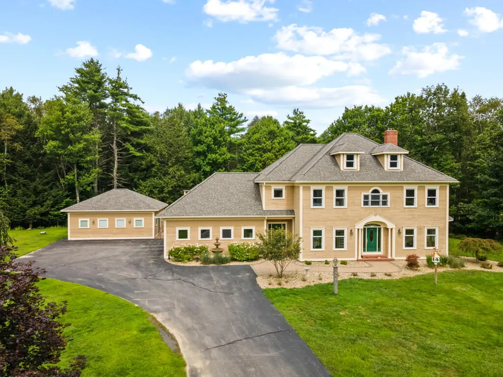 21 Caldwell Circle Lewiston ME 04240