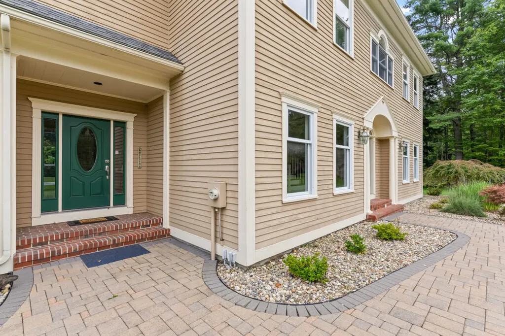 21 Caldwell Circle Lewiston ME 04240