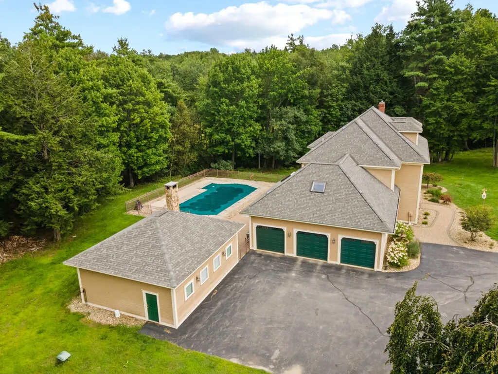 21 Caldwell Circle Lewiston ME 04240