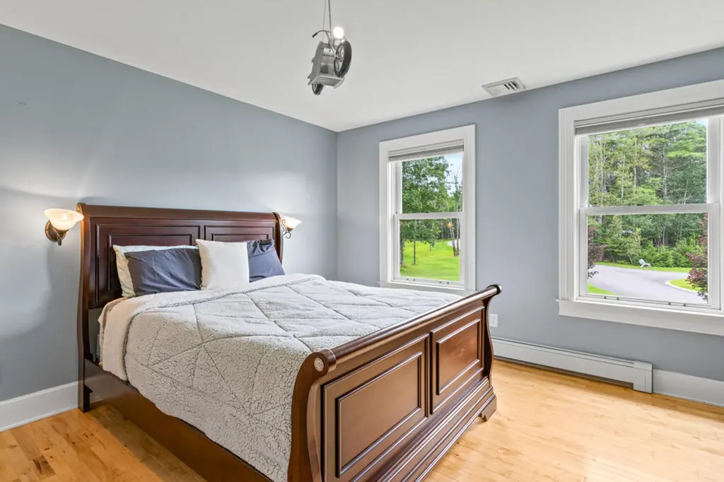 21 Caldwell Circle Lewiston ME 04240