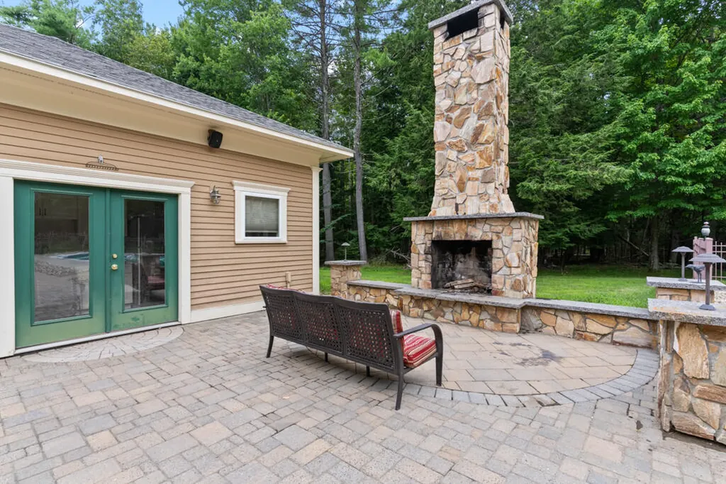 21 Caldwell Circle Lewiston ME 04240