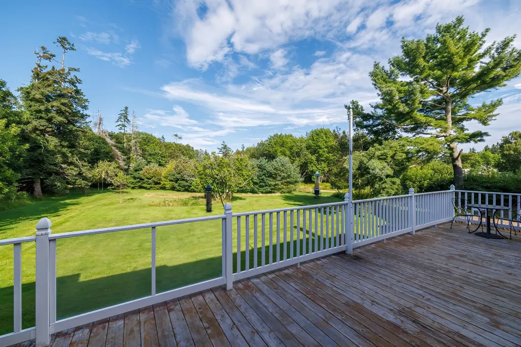 100 Naskeag Point Road Brooklin ME 04616