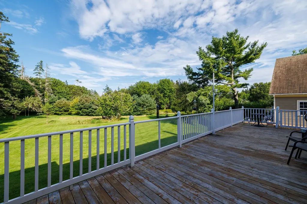 100 Naskeag Point Road Brooklin ME 04616