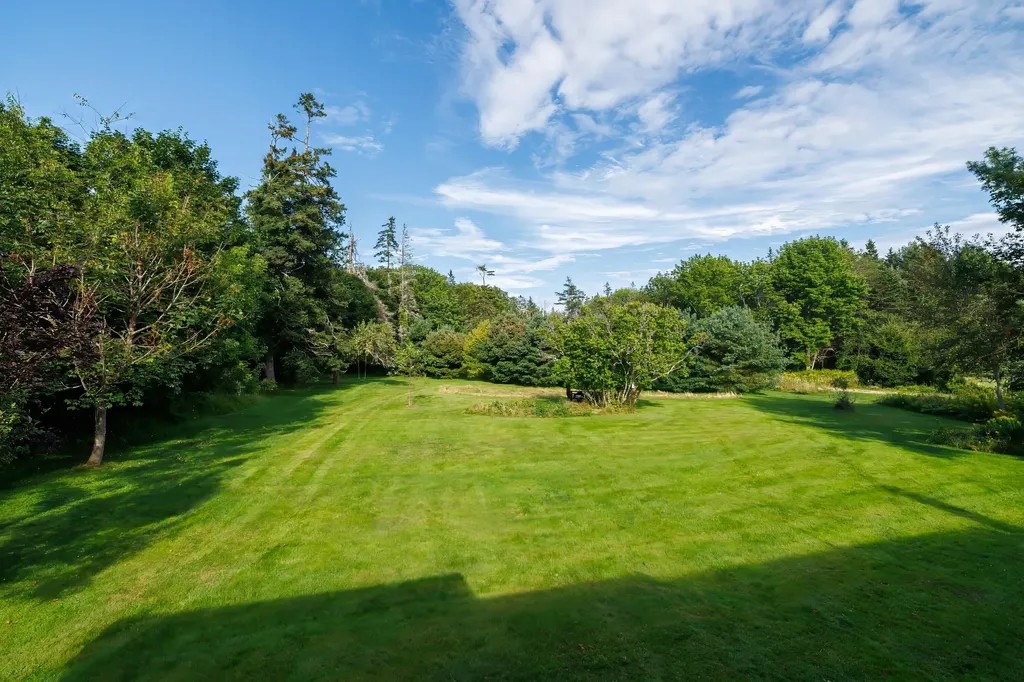 100 Naskeag Point Road Brooklin ME 04616
