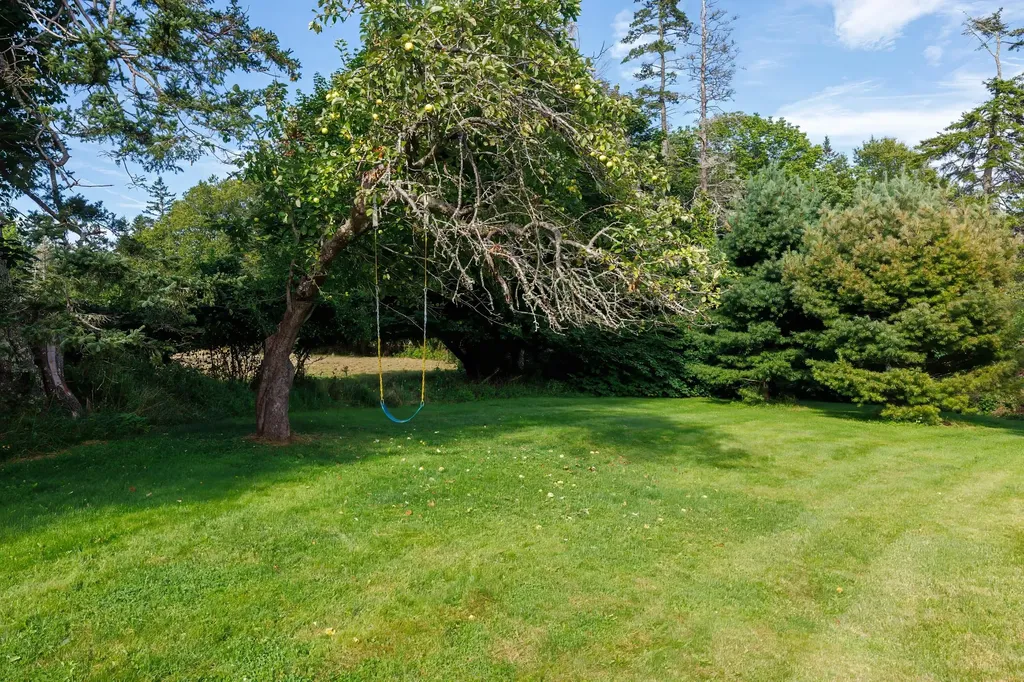 100 Naskeag Point Road Brooklin ME 04616