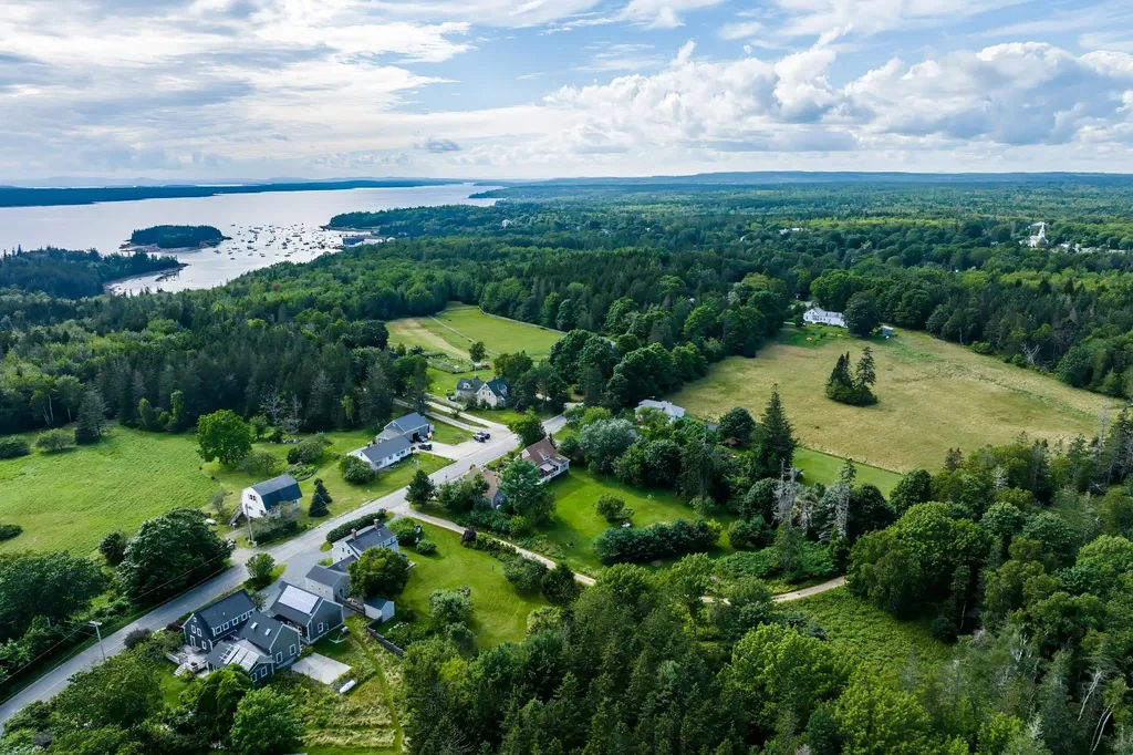 100 Naskeag Point Road Brooklin ME 04616