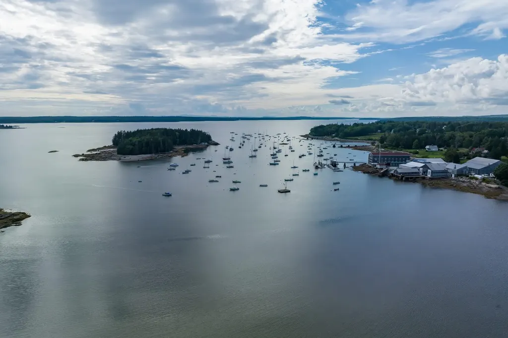 100 Naskeag Point Road Brooklin ME 04616