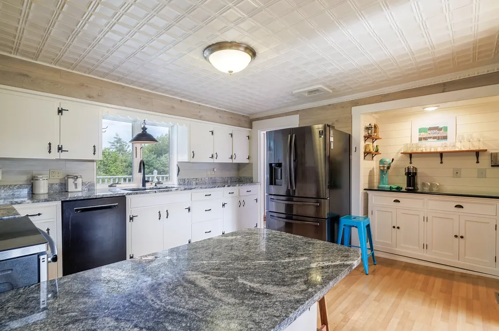 100 Naskeag Point Road Brooklin ME 04616