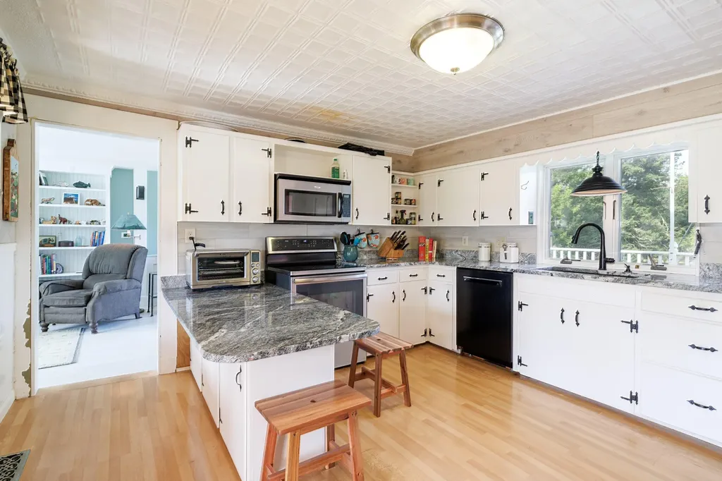 100 Naskeag Point Road Brooklin ME 04616