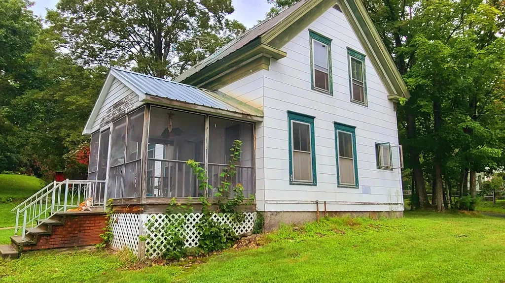 6 Chase Street Bridgton ME 04009