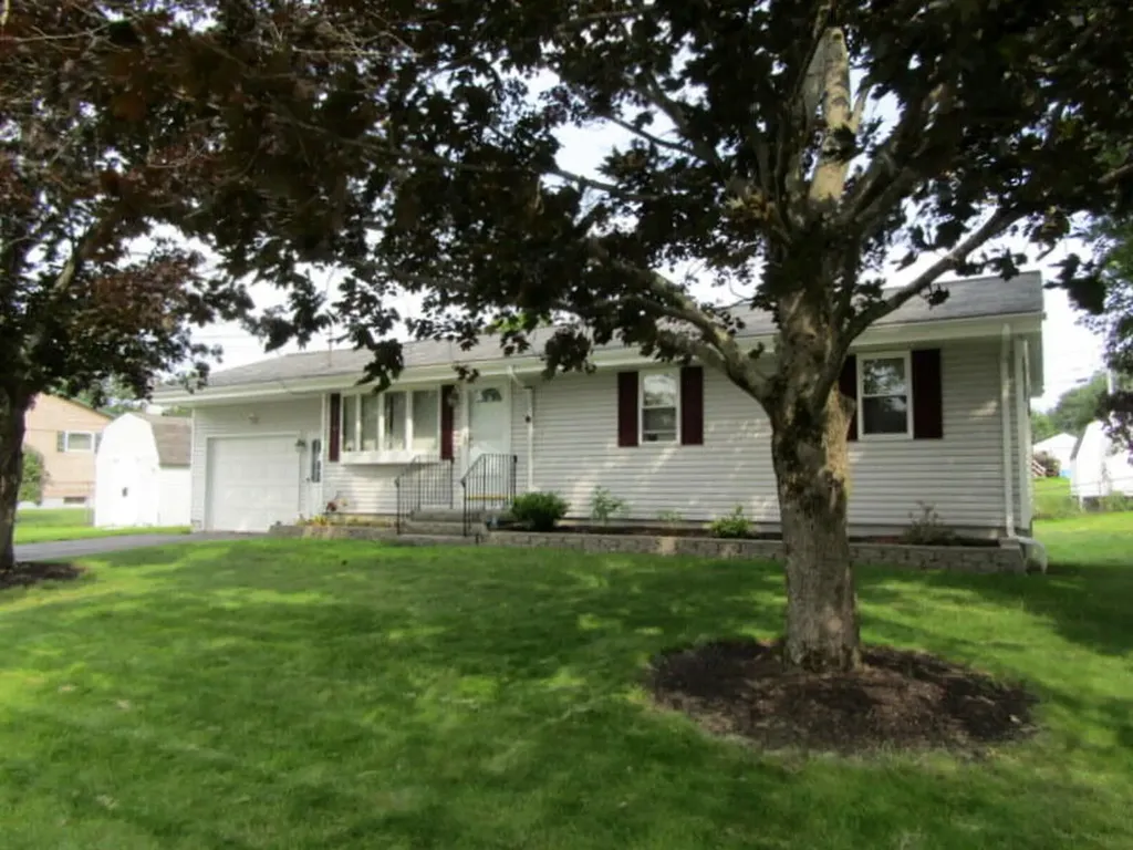 17 Swale Lane Lewiston ME 04240
