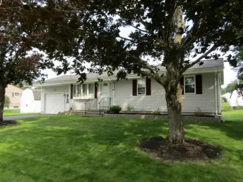 17 Swale Lane Lewiston ME 04240