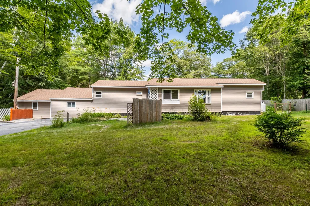 395 River Road Topsham ME 04086