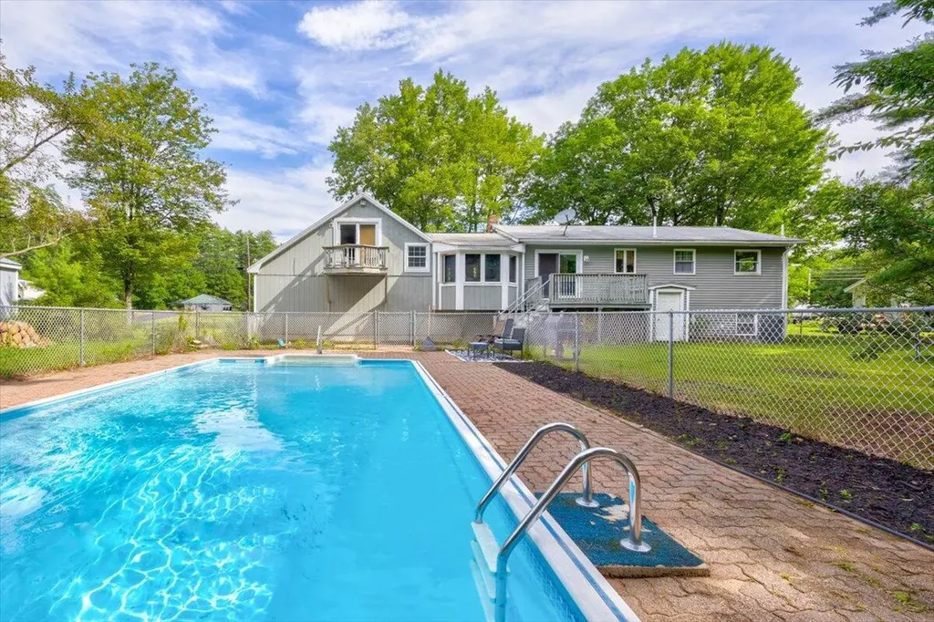 458 Ossipee Trail W Standish ME 04084