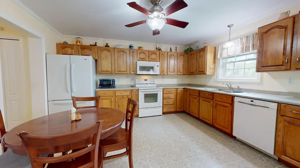 192 Academy Road Monmouth ME 04259