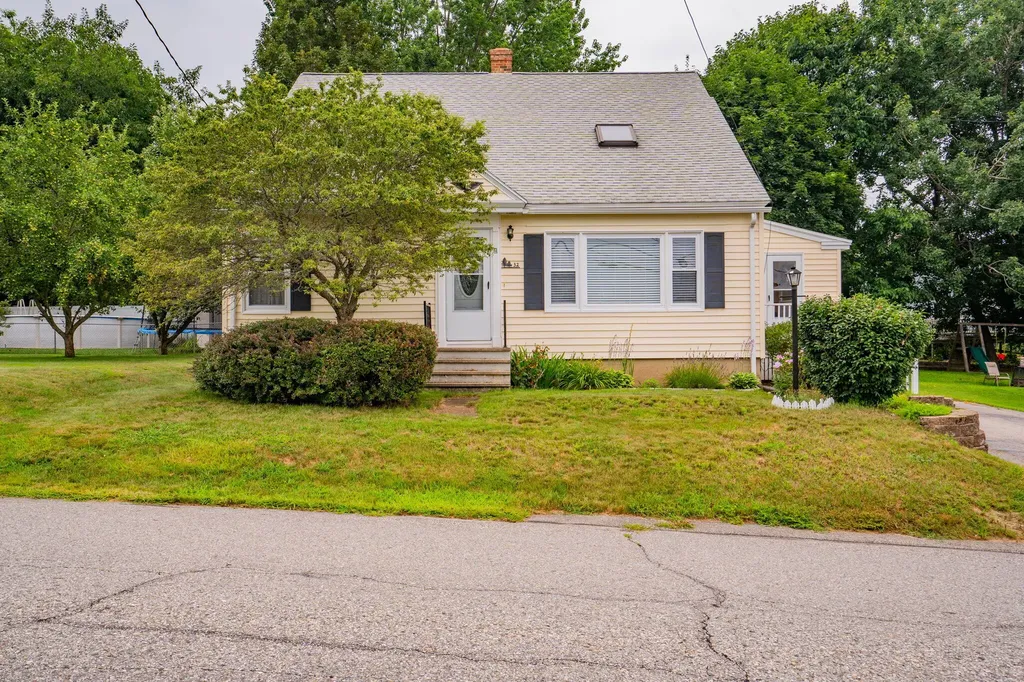 32 Highland Street Biddeford ME 04005