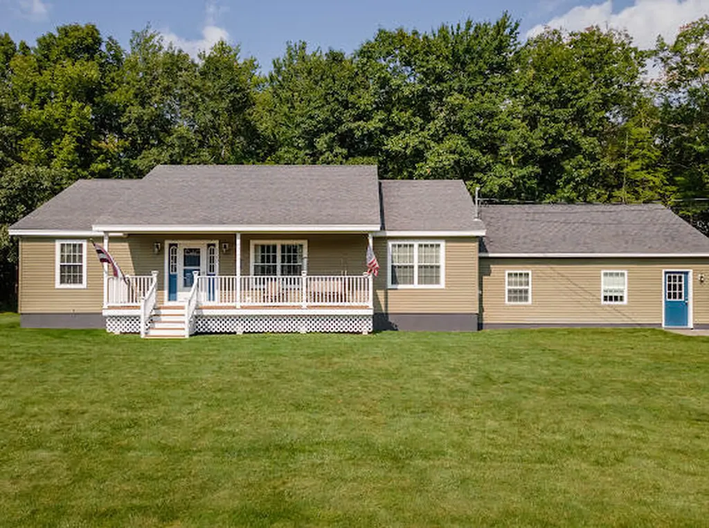 1140 Main Road Eddington ME 04428