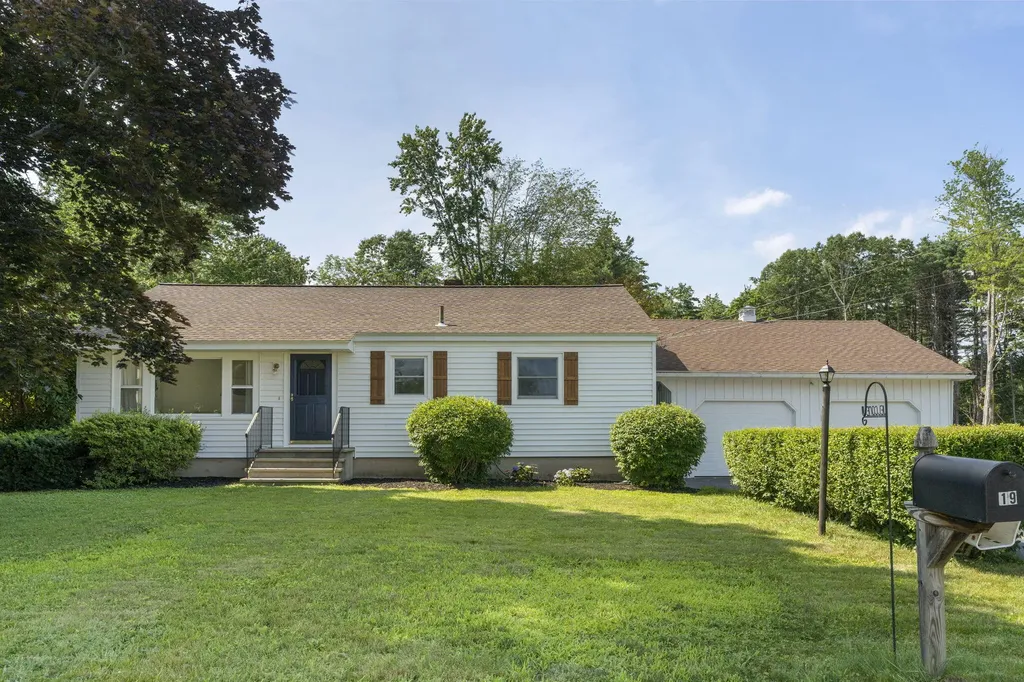 19 Elmwood Drive Saco ME 04072