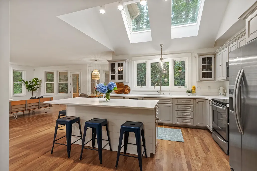 16 Stapleford Drive Falmouth ME 04105