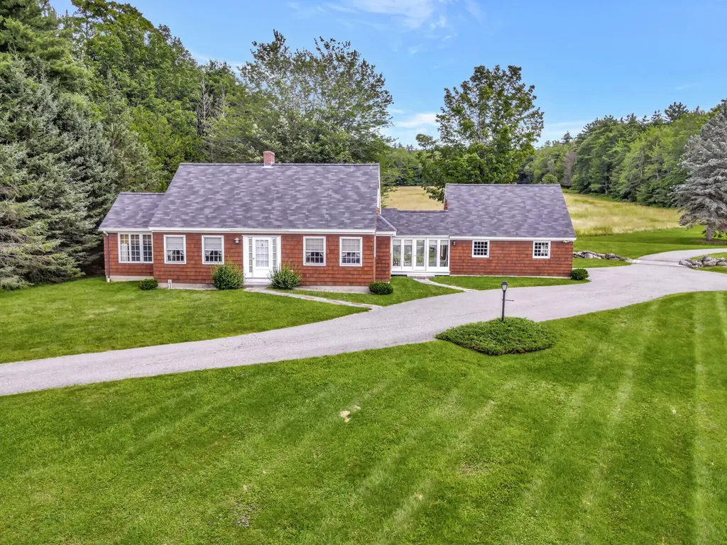 302 Pond Road Manchester ME 04351