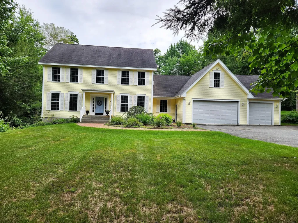 24 Surrey Lane Hampden ME 04444