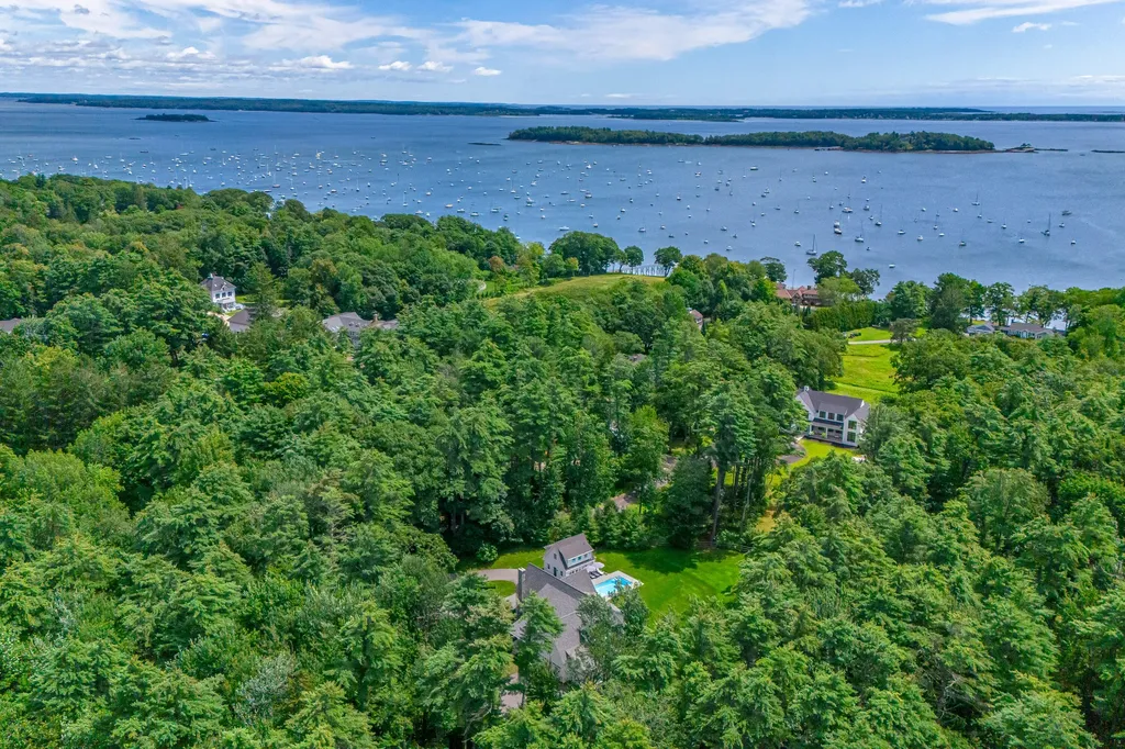 147 Foreside Road Falmouth ME 04105