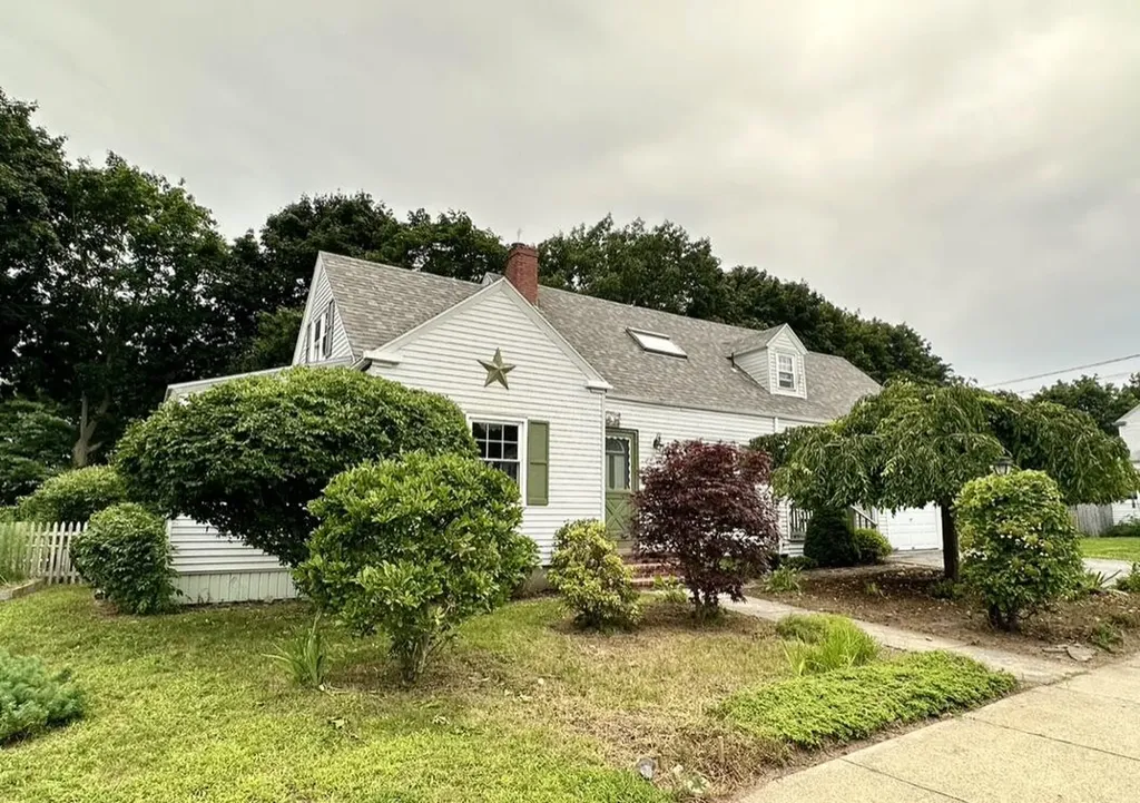 91 Hillside Avenue South Portland ME 04106