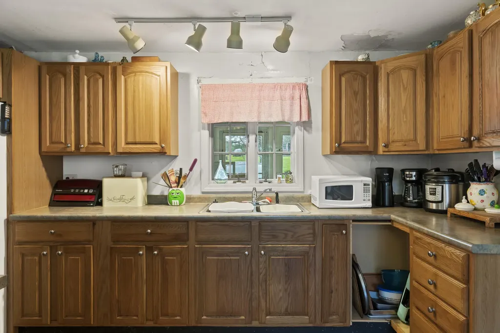 19 West Road Bowdoin ME 04287