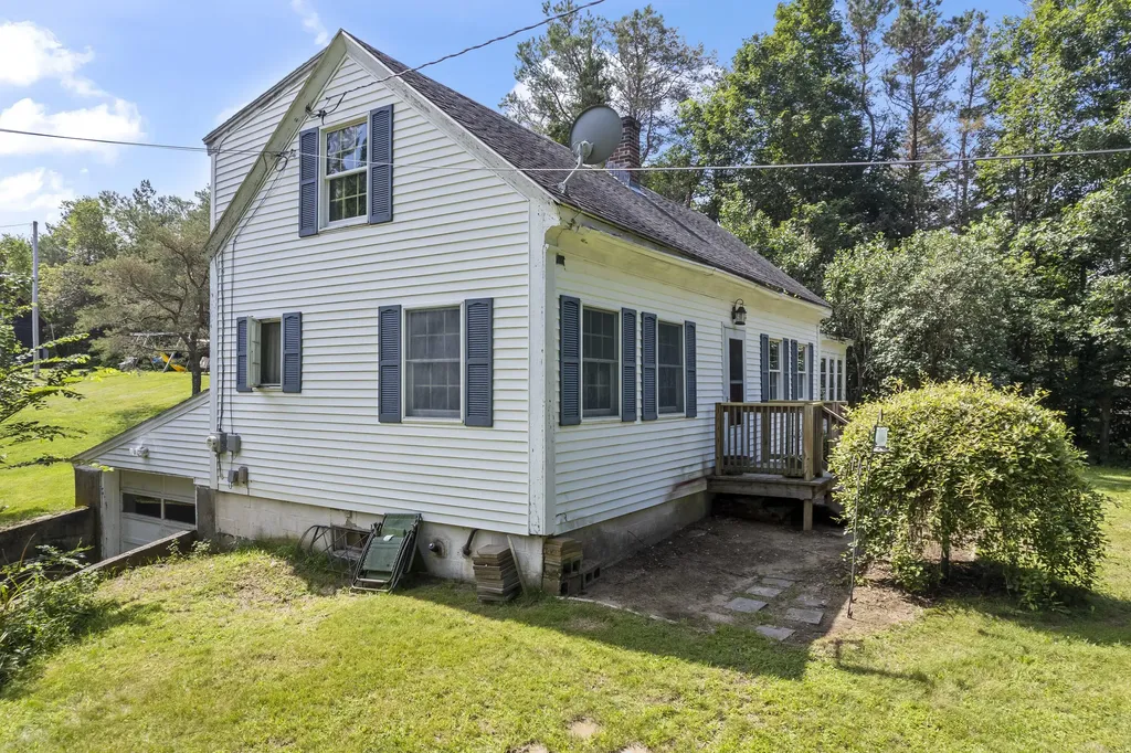 19 West Road Bowdoin ME 04287