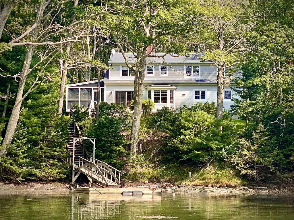 22 Moose Alley Harpswell ME 04079
