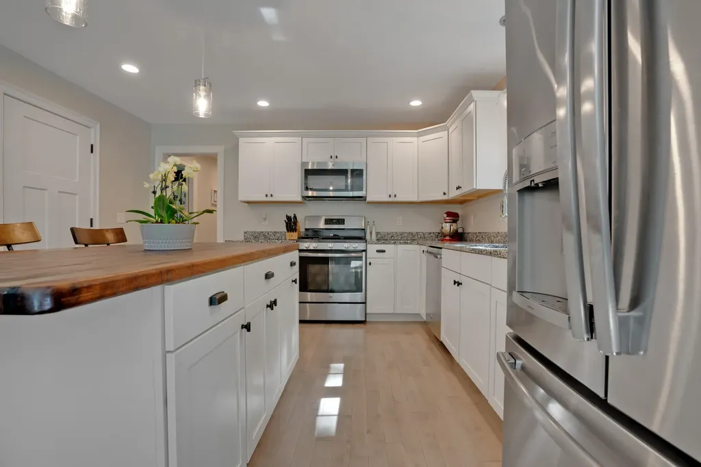 4 Oak Forest Road York ME 03909