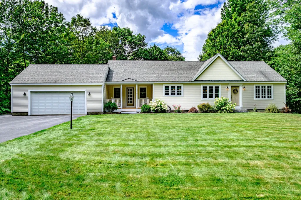10 Victoria Lane Windham ME 04062