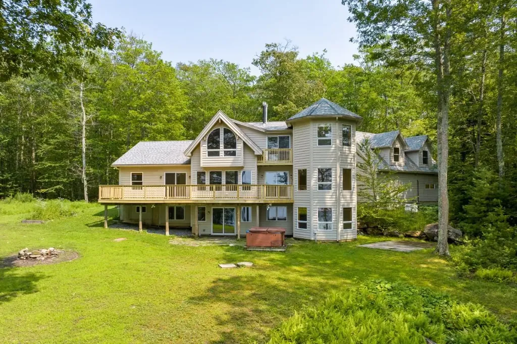 72 Deer Run Road Boothbay ME 04537