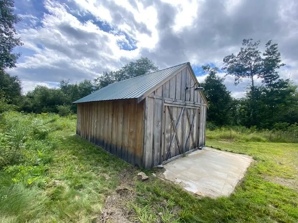 180 N Taylor Road Mount Vernon ME 04352