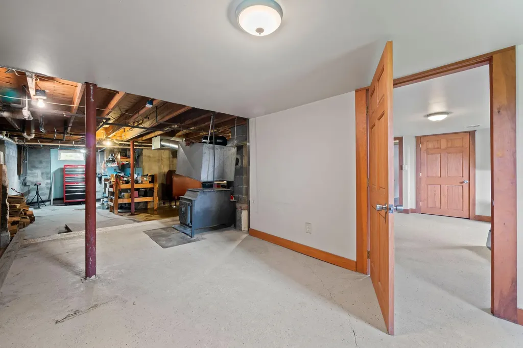 85 N Saunders Road Greene ME 04236
