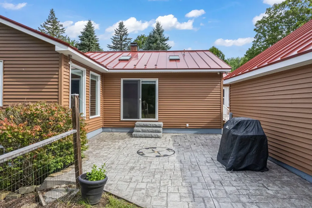 85 N Saunders Road Greene ME 04236