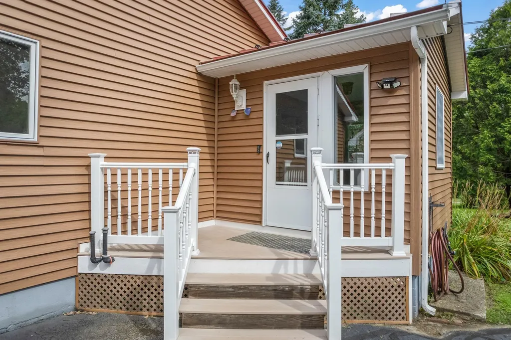 85 N Saunders Road Greene ME 04236