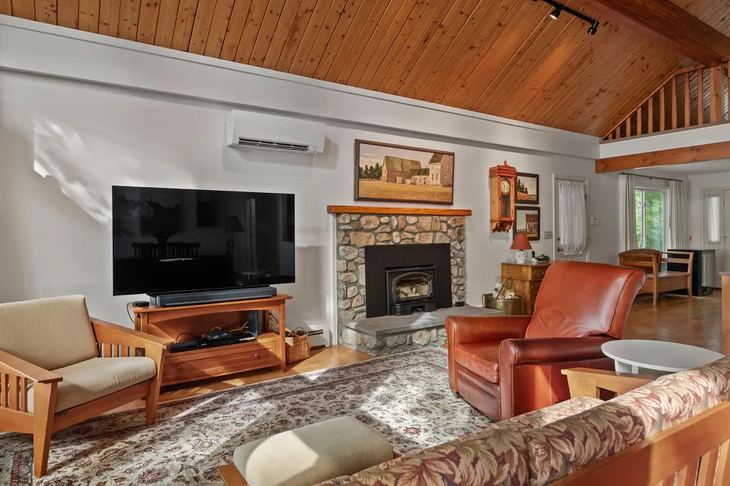43/44 Gardner Road Raymond ME 04071