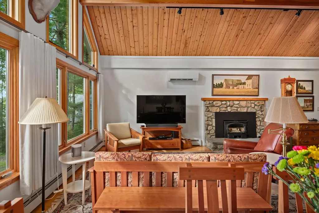 43/44 Gardner Road Raymond ME 04071