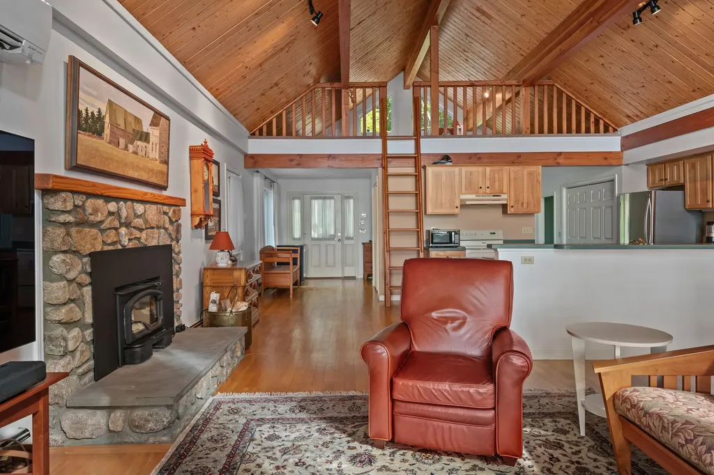 43/44 Gardner Road Raymond ME 04071