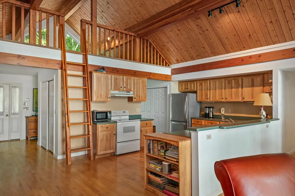 43/44 Gardner Road Raymond ME 04071