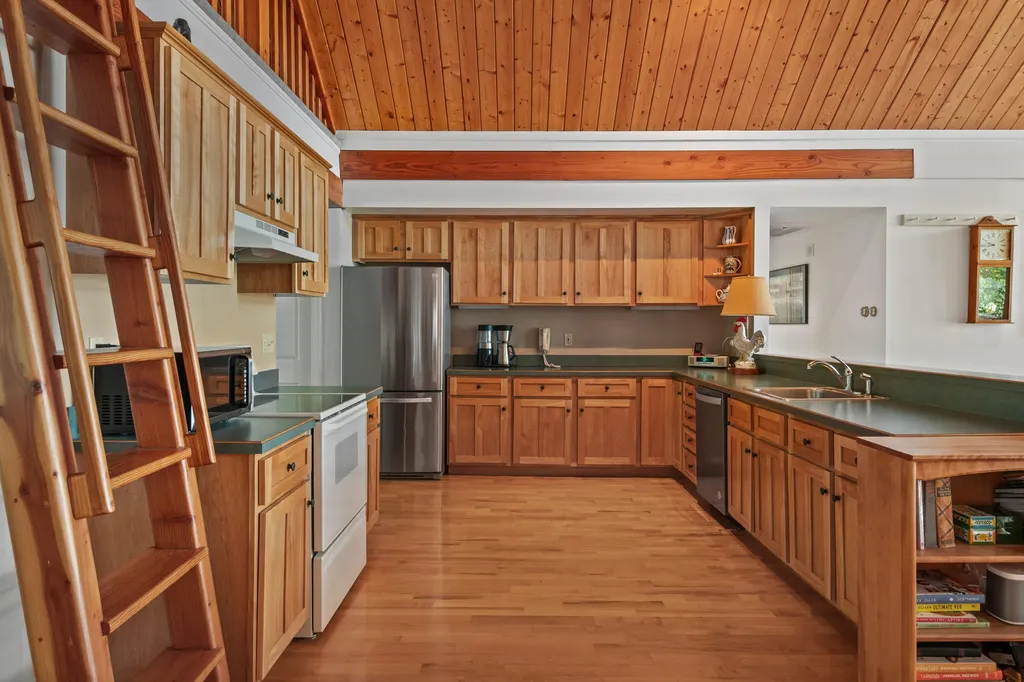 43/44 Gardner Road Raymond ME 04071