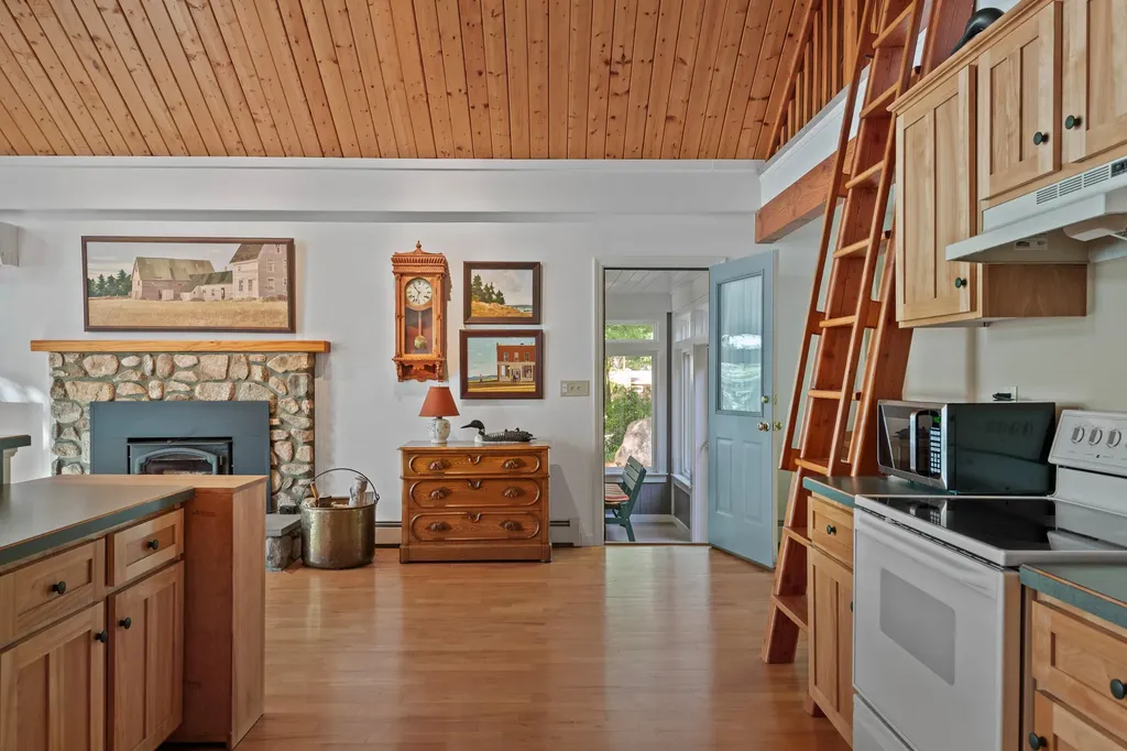 43/44 Gardner Road Raymond ME 04071