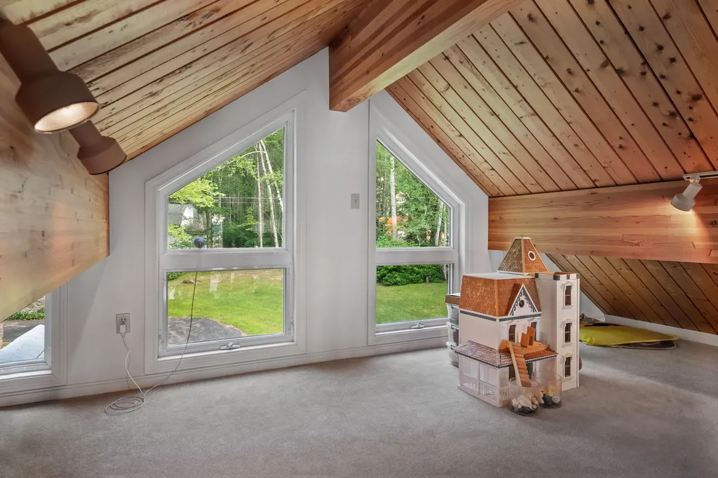43/44 Gardner Road Raymond ME 04071
