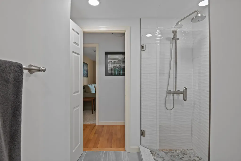 43/44 Gardner Road Raymond ME 04071