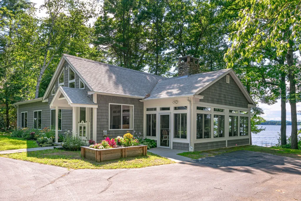43/44 Gardner Road Raymond ME 04071
