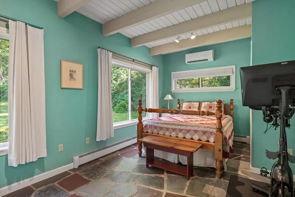 43/44 Gardner Road Raymond ME 04071