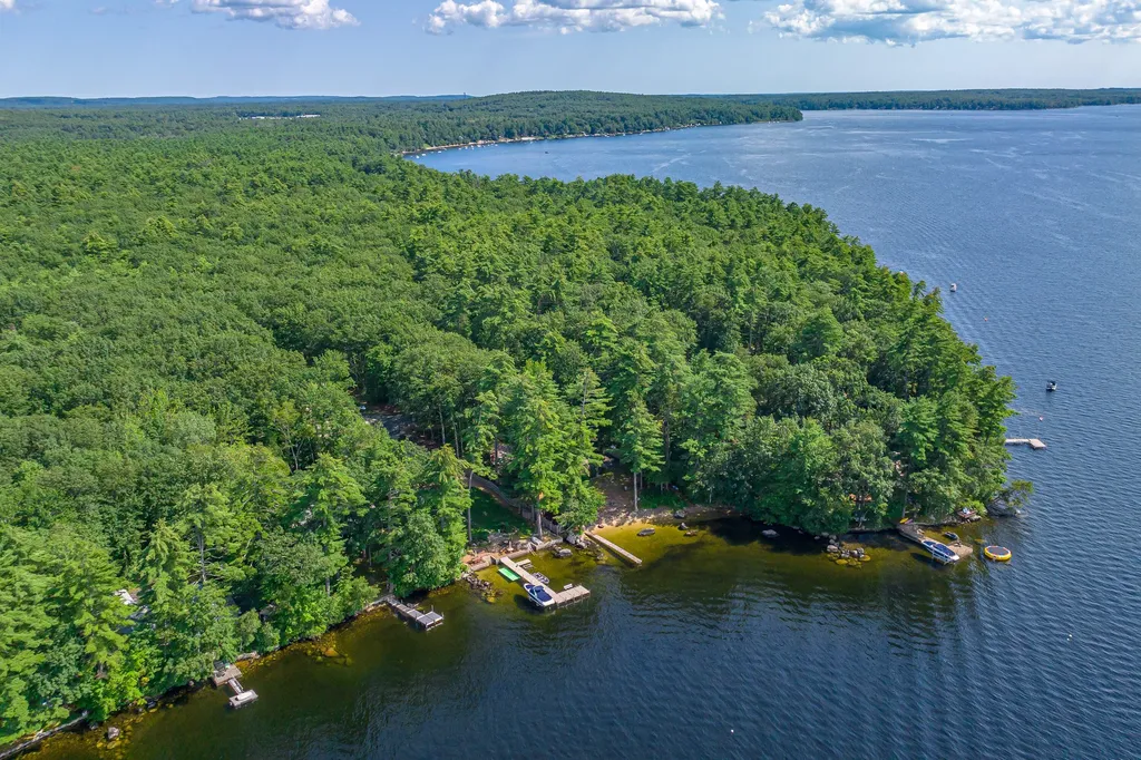 43/44 Gardner Road Raymond ME 04071