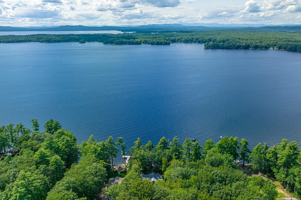 43/44 Gardner Road Raymond ME 04071