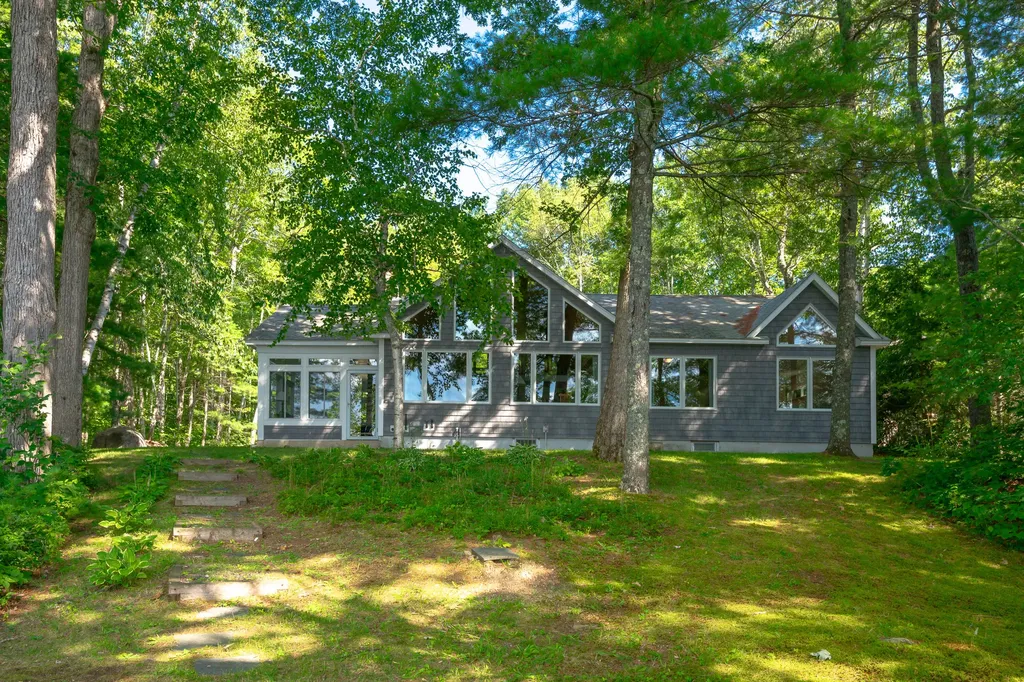 43/44 Gardner Road Raymond ME 04071